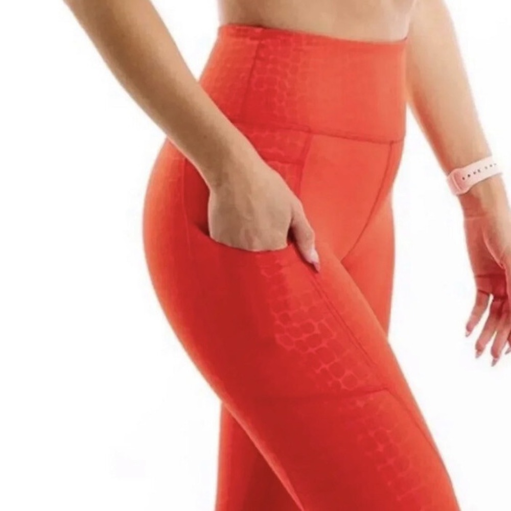 ZYIA Red Scales Leggings 28” Hi Rise Pocket Compression Size 0